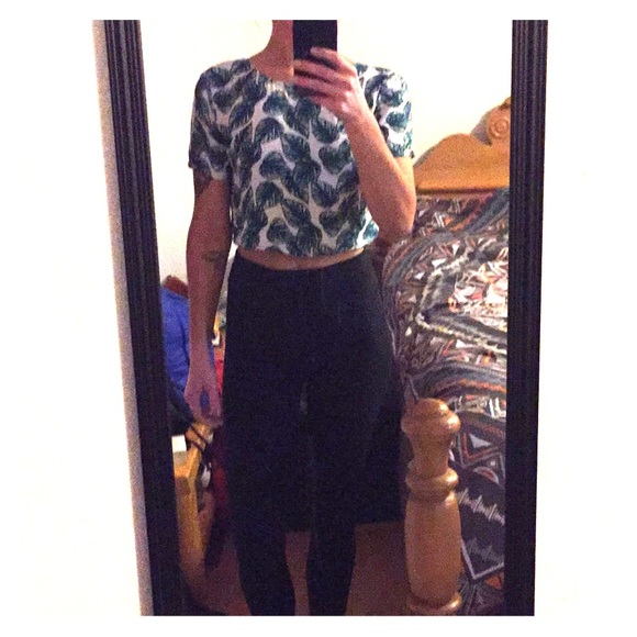 Me To We Palm Tree Crop Top - Picture 3 of 4